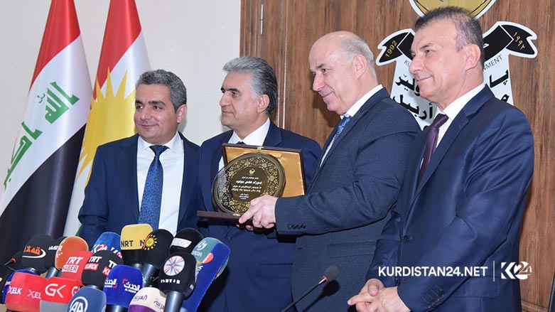 به‌ وێنه‌.. رێوڕه‌سمی ده‌ستبه‌كاربوونی پارێزگاری نوێی هه‌ولێر ببینه‌